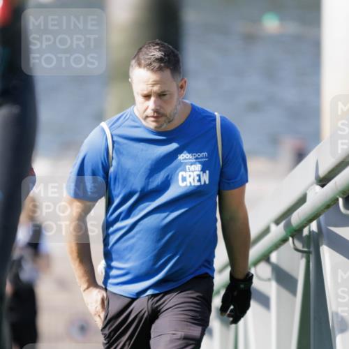 10.08.2025 - GEWOBA Citytriathlon Bremen H.Heesch http://msf.ph/oto/8546419 10.08.2025 10:18:01 Schwimmen 387, 433, 509, 510 meine-sportfotos.de