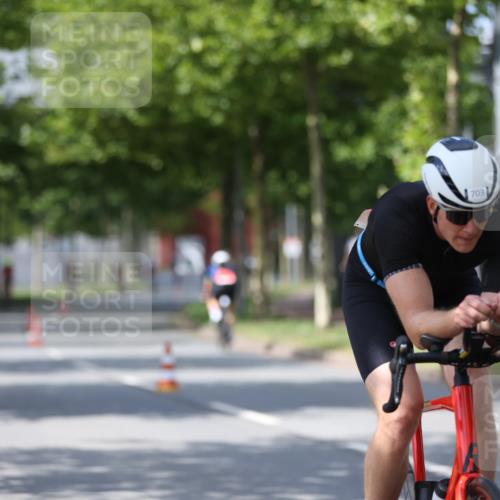 10.08.2025 - GEWOBA Citytriathlon Bremen Yannick Fuchs http://msf.ph/oto/8546421 10.08.2025 13:01:44 Radfahren 608, 663, 703, 716, 754, 800, 816, 819, 828, 851, 923, 953, 964 meine-sportfotos.de