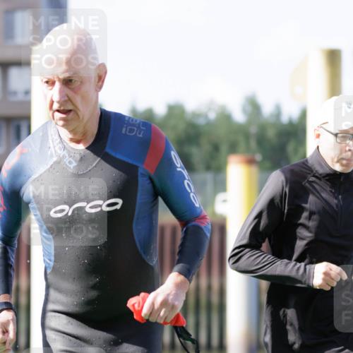 10.08.2025 - GEWOBA Citytriathlon Bremen H.Heesch http://msf.ph/oto/8546429 10.08.2025 10:18:05 Schwimmen 353, 387, 433, 509 meine-sportfotos.de