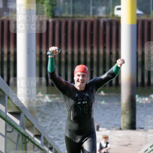 10.08.2025 - GEWOBA Citytriathlon Bremen H.Heesch http://msf.ph/oto/8546432 10.08.2025 10:18:07 Schwimmen 353, 433 meine-sportfotos.de