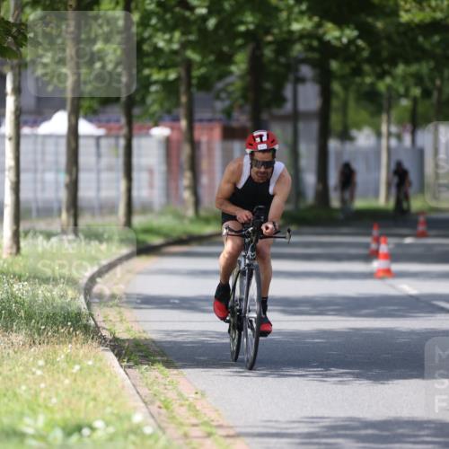 10.08.2025 - GEWOBA Citytriathlon Bremen Yannick Fuchs http://msf.ph/oto/8546437 10.08.2025 13:01:46 Radfahren 586, 608, 663, 703, 716, 754, 816, 819, 828, 842, 851, 923, 953, 964 meine-sportfotos.de
