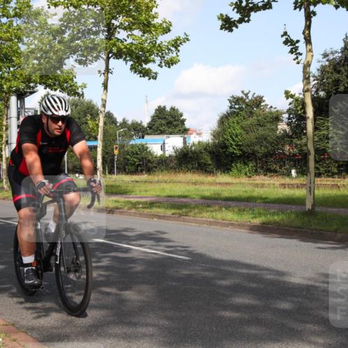 10.08.2025 - GEWOBA Citytriathlon Bremen Yannick Fuchs http://msf.ph/oto/8546439 10.08.2025 10:39:54 Radfahren 55, 57, 77, 79, 91, 143, 193, 201, 209, 398, 496 meine-sportfotos.de