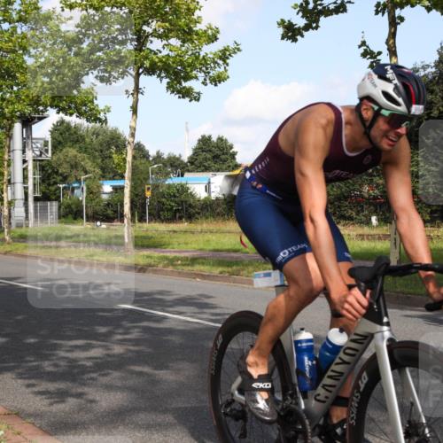 10.08.2025 - GEWOBA Citytriathlon Bremen Yannick Fuchs http://msf.ph/oto/8546447 10.08.2025 10:39:58 Radfahren 55, 57, 61, 77, 79, 91, 143, 193, 227, 398, 496 meine-sportfotos.de