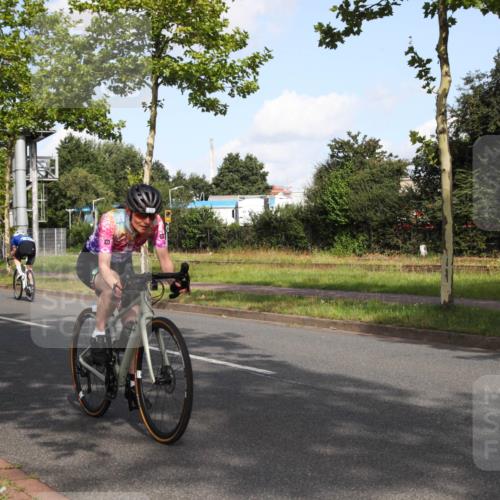10.08.2025 - GEWOBA Citytriathlon Bremen Yannick Fuchs http://msf.ph/oto/8546450 10.08.2025 10:40:00 Radfahren 55, 57, 61, 77, 79, 91, 143, 197, 227, 398, 496 meine-sportfotos.de