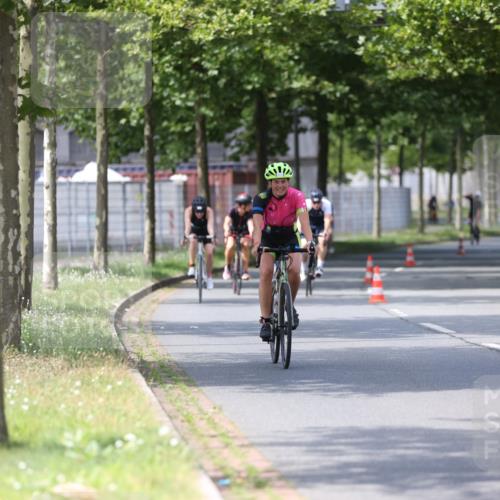 10.08.2025 - GEWOBA Citytriathlon Bremen Yannick Fuchs http://msf.ph/oto/8546455 10.08.2025 13:01:51 Radfahren 586, 663, 703, 754, 819, 828, 842, 851, 923, 953, 964, 1011 meine-sportfotos.de