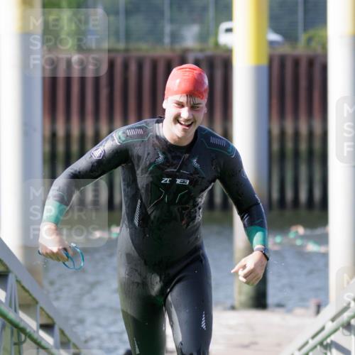 10.08.2025 - GEWOBA Citytriathlon Bremen H.Heesch http://msf.ph/oto/8546457 10.08.2025 10:18:08 Schwimmen 353, 433 meine-sportfotos.de