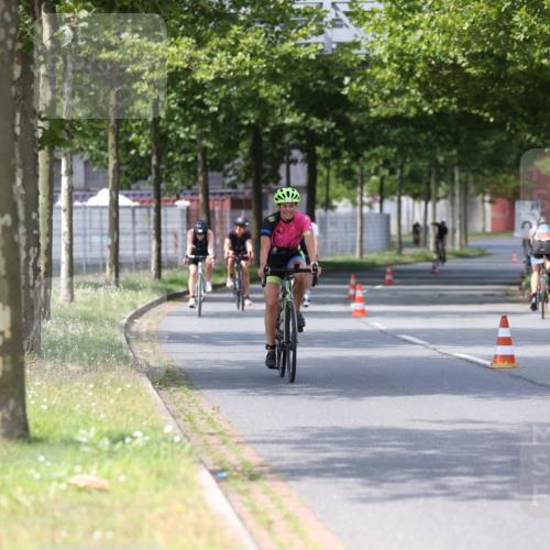 10.08.2025 - GEWOBA Citytriathlon Bremen Yannick Fuchs http://msf.ph/oto/8546461 10.08.2025 13:01:51 Radfahren 586, 663, 703, 754, 819, 828, 842, 851, 923, 953, 964, 1011 meine-sportfotos.de