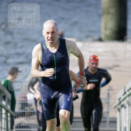 10.08.2025 - GEWOBA Citytriathlon Bremen H.Heesch http://msf.ph/oto/8546462 10.08.2025 10:18:14 Schwimmen 353, 386, 407, 423, 471 meine-sportfotos.de