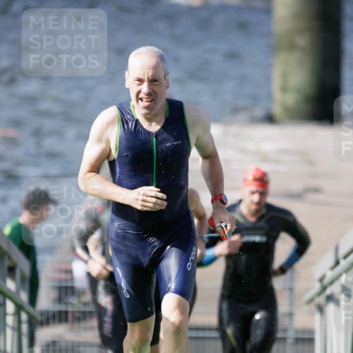 10.08.2025 - GEWOBA Citytriathlon Bremen H.Heesch http://msf.ph/oto/8546464 10.08.2025 10:18:14 Schwimmen 353, 386, 407, 423, 471 meine-sportfotos.de