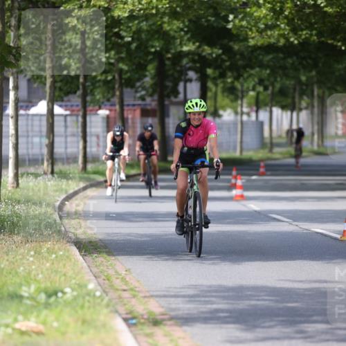 10.08.2025 - GEWOBA Citytriathlon Bremen Yannick Fuchs http://msf.ph/oto/8546466 10.08.2025 13:01:51 Radfahren 586, 663, 703, 754, 819, 828, 842, 851, 923, 953, 964, 1011 meine-sportfotos.de