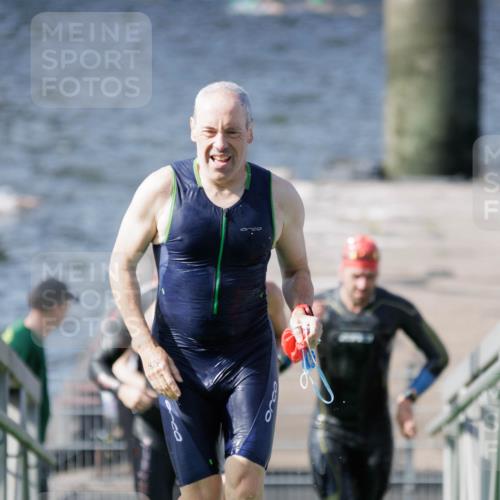 10.08.2025 - GEWOBA Citytriathlon Bremen H.Heesch http://msf.ph/oto/8546467 10.08.2025 10:18:14 Schwimmen 353, 386, 407, 423, 471 meine-sportfotos.de