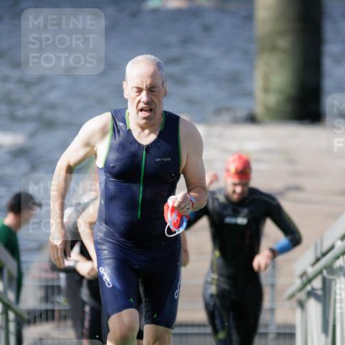 10.08.2025 - GEWOBA Citytriathlon Bremen H.Heesch http://msf.ph/oto/8546469 10.08.2025 10:18:14 Schwimmen 353, 386, 407, 423, 471 meine-sportfotos.de