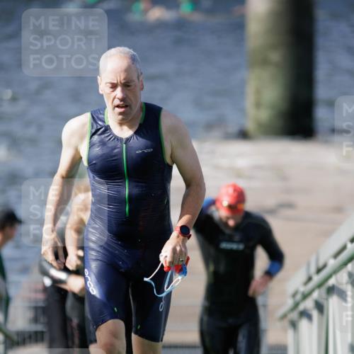 10.08.2025 - GEWOBA Citytriathlon Bremen H.Heesch http://msf.ph/oto/8546474 10.08.2025 10:18:15 Schwimmen 353, 386, 407, 423, 471 meine-sportfotos.de