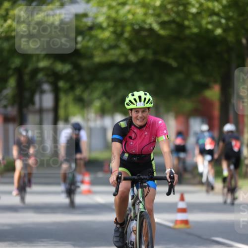 10.08.2025 - GEWOBA Citytriathlon Bremen Yannick Fuchs http://msf.ph/oto/8546475 10.08.2025 13:01:52 Radfahren 586, 703, 754, 819, 828, 842, 851, 923, 953, 964, 1011 meine-sportfotos.de
