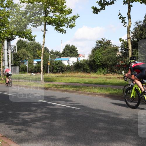 10.08.2025 - GEWOBA Citytriathlon Bremen Yannick Fuchs http://msf.ph/oto/8546476 10.08.2025 10:40:05 Radfahren 55, 57, 61, 77, 79, 91, 135, 197, 227, 398, 496 meine-sportfotos.de