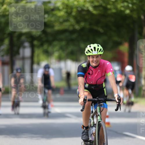 10.08.2025 - GEWOBA Citytriathlon Bremen Yannick Fuchs http://msf.ph/oto/8546481 10.08.2025 13:01:52 Radfahren 586, 703, 754, 819, 828, 842, 851, 923, 953, 964, 1011 meine-sportfotos.de