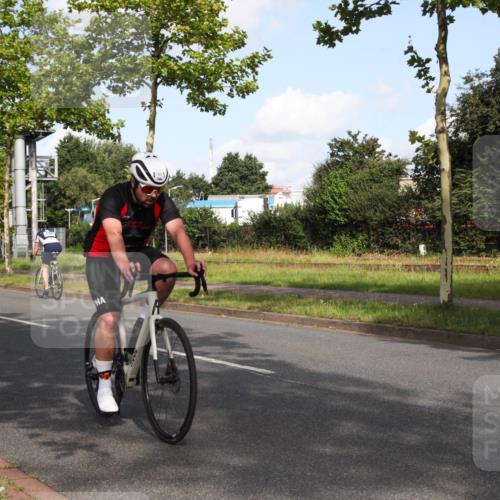 10.08.2025 - GEWOBA Citytriathlon Bremen Yannick Fuchs http://msf.ph/oto/8546482 10.08.2025 10:40:07 Radfahren 11, 55, 57, 61, 77, 79, 91, 135, 197, 227, 398, 496 meine-sportfotos.de