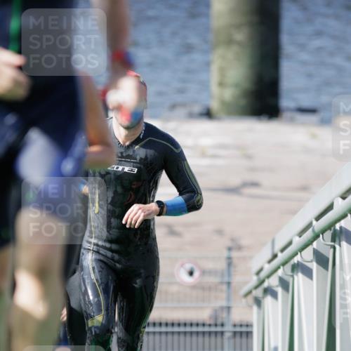 10.08.2025 - GEWOBA Citytriathlon Bremen H.Heesch http://msf.ph/oto/8546483 10.08.2025 10:18:17 Schwimmen 353, 386, 407, 423, 471 meine-sportfotos.de