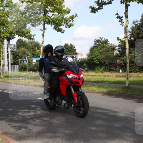 10.08.2025 - GEWOBA Citytriathlon Bremen Yannick Fuchs http://msf.ph/oto/8546486 10.08.2025 10:40:09 Radfahren 11, 47, 55, 57, 61, 79, 91, 135, 197, 227, 398, 496 meine-sportfotos.de