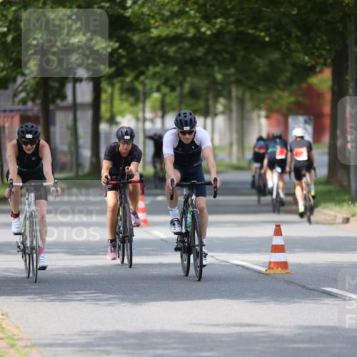 10.08.2025 - GEWOBA Citytriathlon Bremen Yannick Fuchs http://msf.ph/oto/8546487 10.08.2025 13:01:53 Radfahren 586, 703, 754, 819, 828, 842, 851, 923, 953, 964, 1011 meine-sportfotos.de