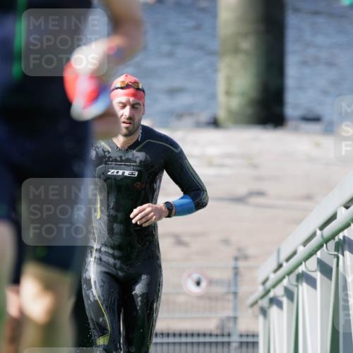 10.08.2025 - GEWOBA Citytriathlon Bremen H.Heesch http://msf.ph/oto/8546489 10.08.2025 10:18:17 Schwimmen 353, 386, 407, 423, 471 meine-sportfotos.de