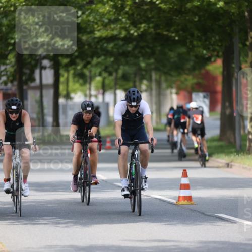 10.08.2025 - GEWOBA Citytriathlon Bremen Yannick Fuchs http://msf.ph/oto/8546493 10.08.2025 13:01:53 Radfahren 586, 703, 754, 819, 828, 842, 851, 923, 953, 964, 1011 meine-sportfotos.de