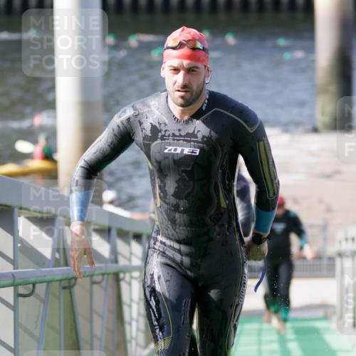 10.08.2025 - GEWOBA Citytriathlon Bremen H.Heesch http://msf.ph/oto/8546495 10.08.2025 10:18:22 Schwimmen 354, 386, 407, 414, 423, 471, 508 meine-sportfotos.de
