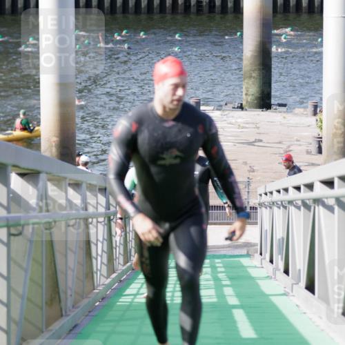 10.08.2025 - GEWOBA Citytriathlon Bremen H.Heesch http://msf.ph/oto/8546502 10.08.2025 10:18:25 Schwimmen 354, 386, 407, 414, 423, 471, 508 meine-sportfotos.de