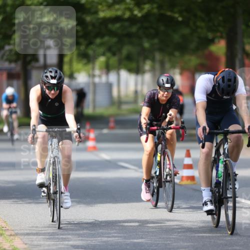 10.08.2025 - GEWOBA Citytriathlon Bremen Yannick Fuchs http://msf.ph/oto/8546506 10.08.2025 13:01:54 Radfahren 586, 703, 819, 828, 842, 851, 923, 953, 964, 1011 meine-sportfotos.de