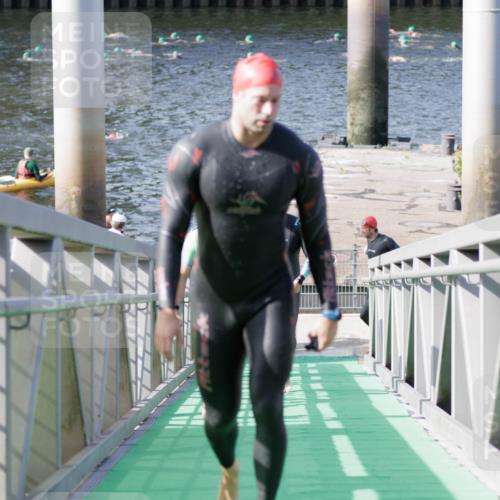 10.08.2025 - GEWOBA Citytriathlon Bremen H.Heesch http://msf.ph/oto/8546507 10.08.2025 10:18:25 Schwimmen 354, 386, 407, 414, 423, 471, 508 meine-sportfotos.de