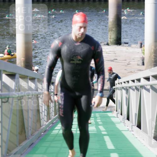 10.08.2025 - GEWOBA Citytriathlon Bremen H.Heesch http://msf.ph/oto/8546510 10.08.2025 10:18:25 Schwimmen 354, 386, 407, 414, 423, 471, 508 meine-sportfotos.de