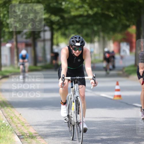 10.08.2025 - GEWOBA Citytriathlon Bremen Yannick Fuchs http://msf.ph/oto/8546511 10.08.2025 13:01:54 Radfahren 586, 703, 819, 828, 842, 851, 923, 953, 964, 1011 meine-sportfotos.de