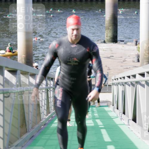 10.08.2025 - GEWOBA Citytriathlon Bremen H.Heesch http://msf.ph/oto/8546516 10.08.2025 10:18:25 Schwimmen 354, 386, 407, 414, 423, 471, 508 meine-sportfotos.de