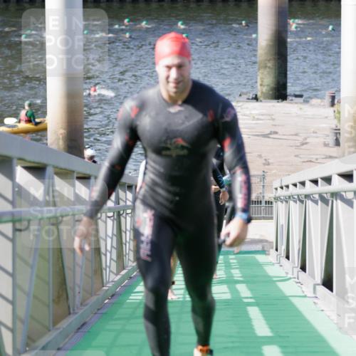10.08.2025 - GEWOBA Citytriathlon Bremen H.Heesch http://msf.ph/oto/8546518 10.08.2025 10:18:25 Schwimmen 354, 386, 407, 414, 423, 471, 508 meine-sportfotos.de