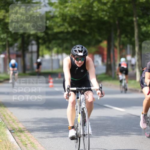 10.08.2025 - GEWOBA Citytriathlon Bremen Yannick Fuchs http://msf.ph/oto/8546521 10.08.2025 13:01:55 Radfahren 586, 703, 819, 828, 842, 923, 953, 964, 1011 meine-sportfotos.de
