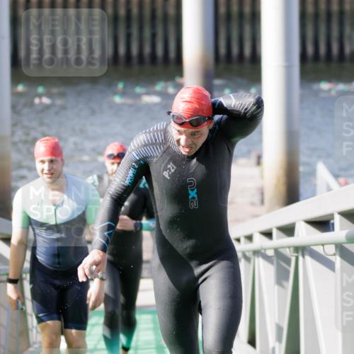 10.08.2025 - GEWOBA Citytriathlon Bremen H.Heesch http://msf.ph/oto/8546523 10.08.2025 10:18:30 Schwimmen 354, 412, 414, 508 meine-sportfotos.de