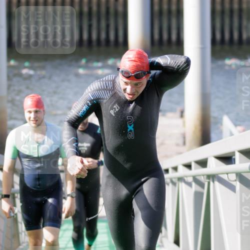 10.08.2025 - GEWOBA Citytriathlon Bremen H.Heesch http://msf.ph/oto/8546526 10.08.2025 10:18:30 Schwimmen 354, 412, 414, 508 meine-sportfotos.de