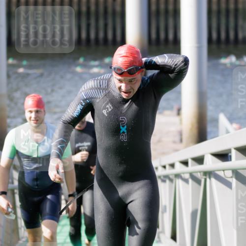 10.08.2025 - GEWOBA Citytriathlon Bremen H.Heesch http://msf.ph/oto/8546528 10.08.2025 10:18:30 Schwimmen 354, 412, 414, 508 meine-sportfotos.de