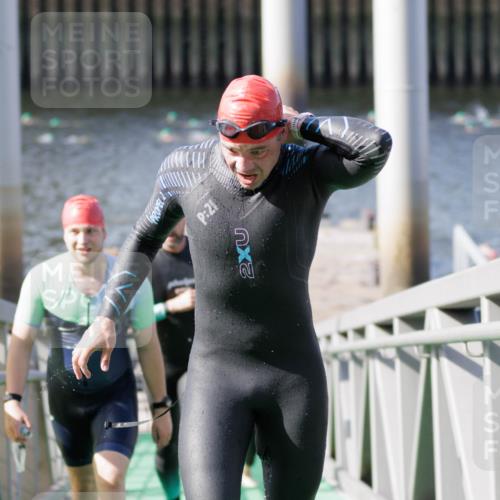 10.08.2025 - GEWOBA Citytriathlon Bremen H.Heesch http://msf.ph/oto/8546531 10.08.2025 10:18:30 Schwimmen 354, 412, 414, 508 meine-sportfotos.de