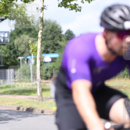10.08.2025 - GEWOBA Citytriathlon Bremen Yannick Fuchs http://msf.ph/oto/8546532 10.08.2025 12:07:53 Radfahren 559, 574, 609, 646, 660, 693, 696, 698, 705, 706, 721, 723, 879 meine-sportfotos.de