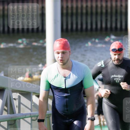 10.08.2025 - GEWOBA Citytriathlon Bremen H.Heesch http://msf.ph/oto/8546534 10.08.2025 10:18:32 Schwimmen 349, 354, 412, 414, 508 meine-sportfotos.de