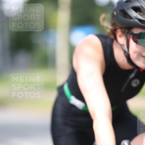 10.08.2025 - GEWOBA Citytriathlon Bremen Yannick Fuchs http://msf.ph/oto/8546535 10.08.2025 13:01:56 Radfahren 586, 703, 819, 828, 842, 923, 953, 964, 1011 meine-sportfotos.de