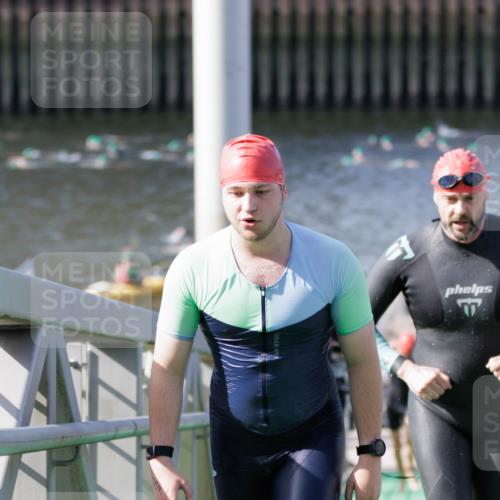 10.08.2025 - GEWOBA Citytriathlon Bremen H.Heesch http://msf.ph/oto/8546537 10.08.2025 10:18:32 Schwimmen 349, 354, 412, 414, 508 meine-sportfotos.de