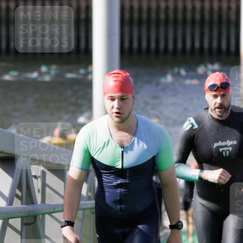 10.08.2025 - GEWOBA Citytriathlon Bremen H.Heesch http://msf.ph/oto/8546539 10.08.2025 10:18:33 Schwimmen 349, 354, 412, 414, 508 meine-sportfotos.de