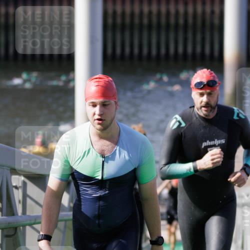 10.08.2025 - GEWOBA Citytriathlon Bremen H.Heesch http://msf.ph/oto/8546543 10.08.2025 10:18:33 Schwimmen 349, 354, 412, 414, 508 meine-sportfotos.de