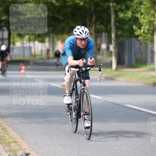 10.08.2025 - GEWOBA Citytriathlon Bremen Yannick Fuchs http://msf.ph/oto/8546546 10.08.2025 13:01:58 Radfahren 586, 703, 731, 828, 842, 923, 953, 964, 1011 meine-sportfotos.de