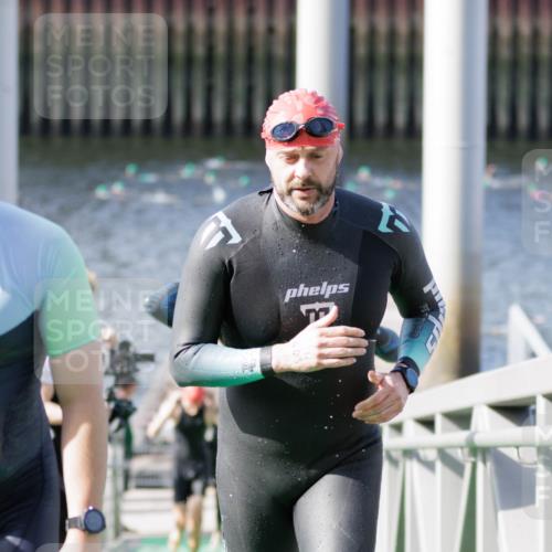 10.08.2025 - GEWOBA Citytriathlon Bremen H.Heesch http://msf.ph/oto/8546548 10.08.2025 10:18:33 Schwimmen 349, 354, 412, 414, 508 meine-sportfotos.de