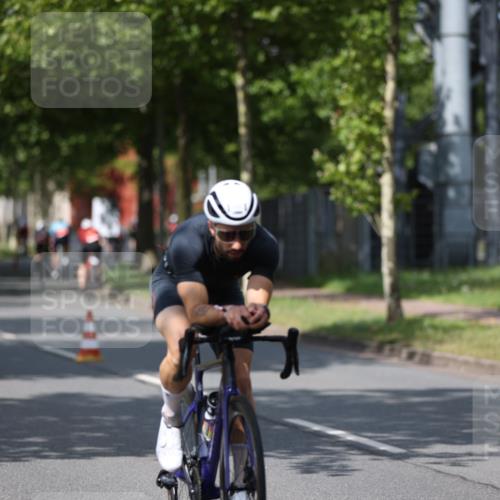 10.08.2025 - GEWOBA Citytriathlon Bremen Yannick Fuchs http://msf.ph/oto/8546552 10.08.2025 12:07:55 Radfahren 559, 574, 609, 646, 660, 696, 698, 706, 721, 723, 879 meine-sportfotos.de