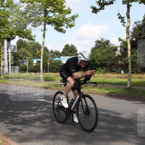 10.08.2025 - GEWOBA Citytriathlon Bremen Yannick Fuchs http://msf.ph/oto/8546555 10.08.2025 10:40:37 Radfahren 23, 39, 65, 67, 125, 141, 229, 368, 505 meine-sportfotos.de