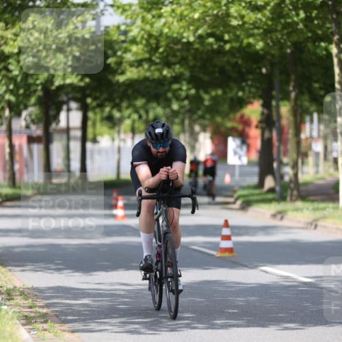 10.08.2025 - GEWOBA Citytriathlon Bremen Yannick Fuchs http://msf.ph/oto/8546562 10.08.2025 12:07:56 Radfahren 574, 609, 646, 660, 696, 698, 706, 721, 723, 879 meine-sportfotos.de
